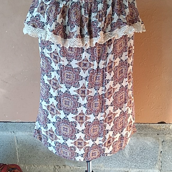 Rue 21 women’s top medium colorful print - Picture 2 of 2